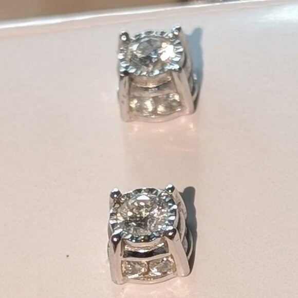 14 KT Whte Gold Earrings with Diamonds, total Est. weight Minimum .95 Carat - Picture 8 of 8